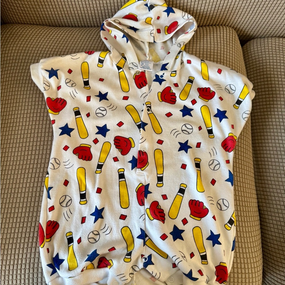 Lot of 5 Adorable Baby Boy Outfits of varied sizes - Picture 12 of 13